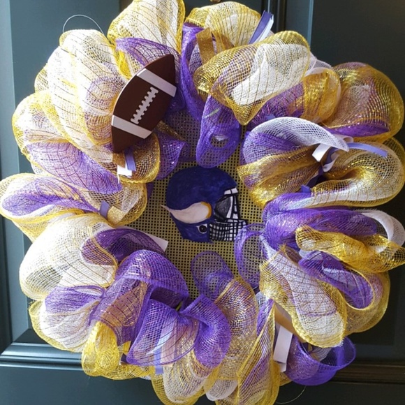 Football Wreath - Picture 1 of 1